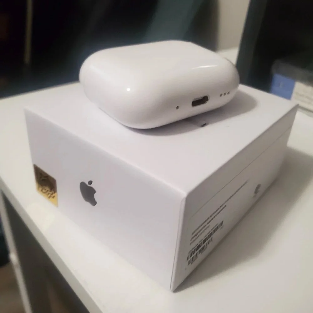 Apple White Wireless Earbuds